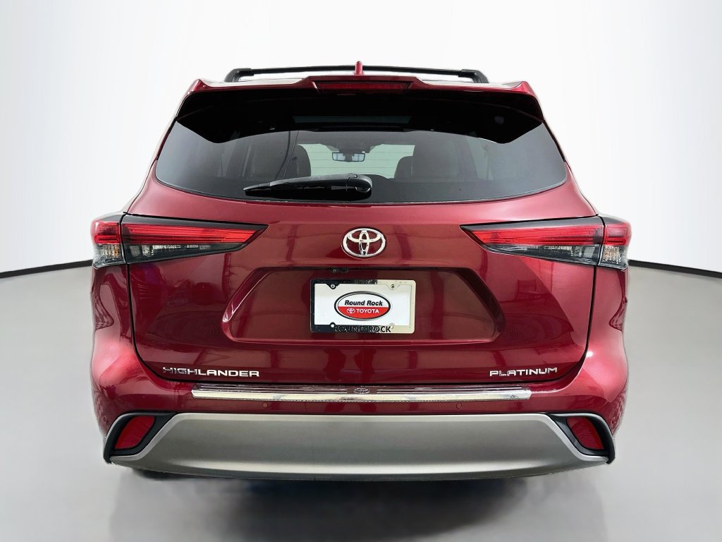 Certified 2023 Toyota Highlander Platinum FWD image 6