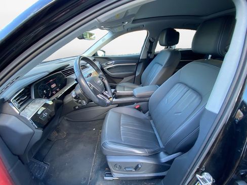 Used 2022 Audi e-tron Premium Plus image 9