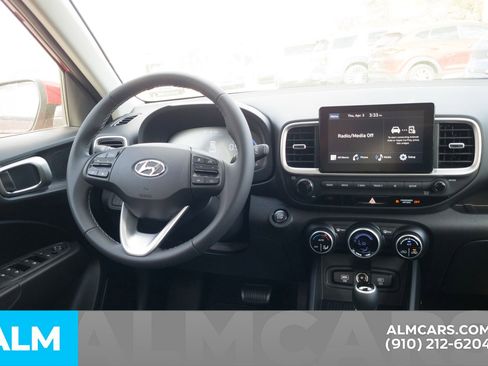 Used 2025 Hyundai Venue SEL FWD image 21