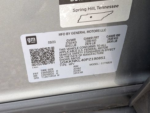 Used 2023 GMC Acadia SLE w/ Driver Convenience Package FWD image 30