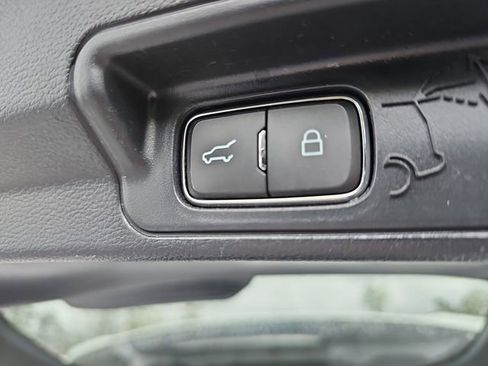 Used 2021 Ford Explorer XLT w/ Equipment Group 202A image 14