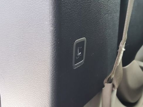 Certified 2024 Chrysler Pacifica Touring-L image 26