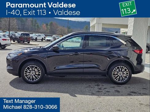 Used 2024 Ford Escape SE image 2