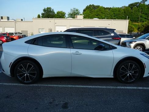 Used 2024 Toyota Prius XLE FWD image 9
