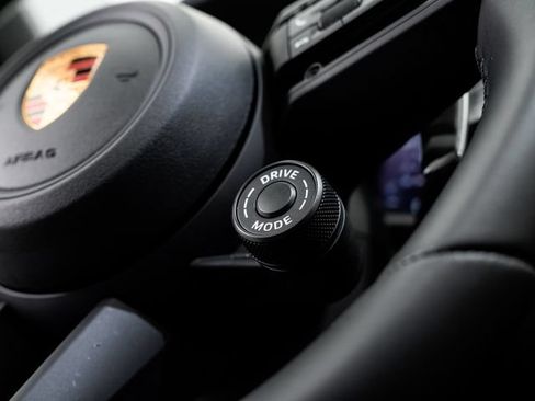 Certified 2026 Porsche Macan AWD/4WD image 17