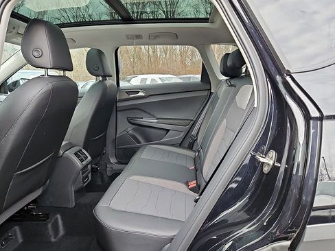 New 2026 Volkswagen Taos SE FWD image 9