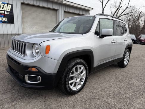 Used 2019 Jeep Renegade Latitude w/ Popular Equipment Group image 8