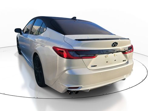 Used 2025 Toyota Camry XSE FWD image 6