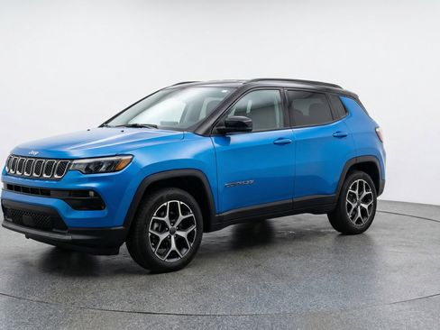 Used 2025 Jeep Compass Limited AWD/4WD image 3