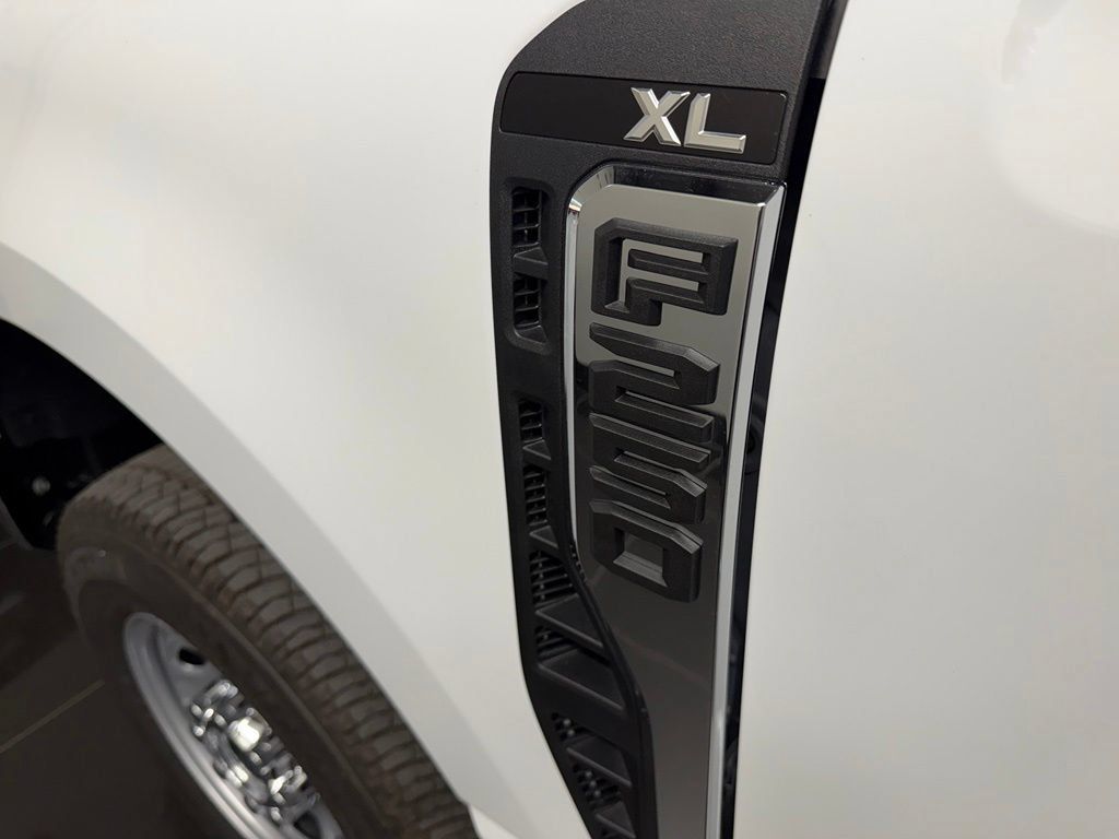 New 2026 Ford F250 XL w/ XL Chrome Package AWD/4WD image 27