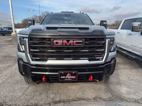 Used 2024 GMC Sierra 2500 AT4X image 6