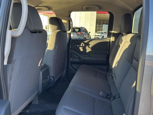 Used 2024 Nissan Frontier SV w/ SV Convenience Package image 9