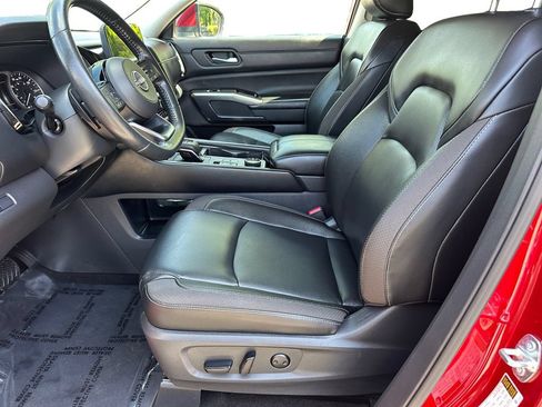 Used 2023 Nissan Pathfinder SL AWD/4WD image 9