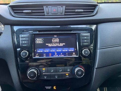 Used 2020 Nissan Rogue S image 13