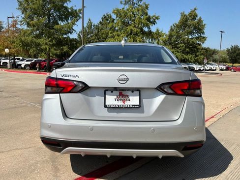 Used 2025 Nissan Versa SV FWD image 7