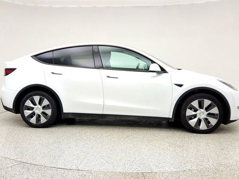 Used 2023 Tesla Model Y AWD image 4