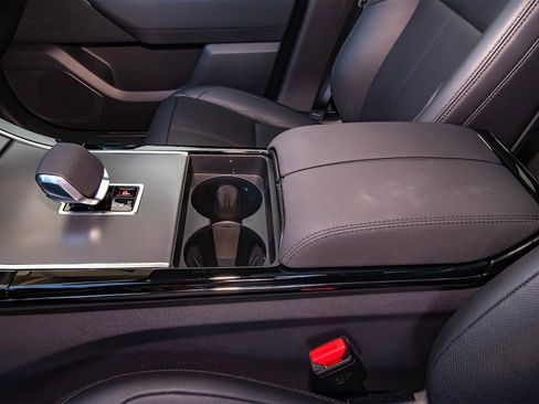 Used 2025 Land Rover Range Rover Velar Dynamic SE image 27