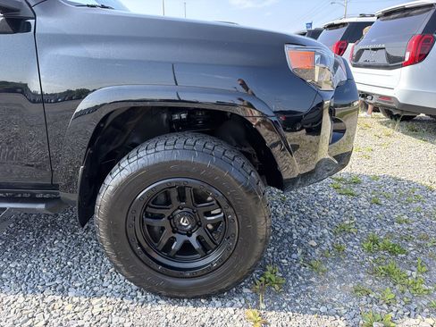 Used 2022 Toyota 4Runner TRD Off-Road Premium AWD/4WD image 2