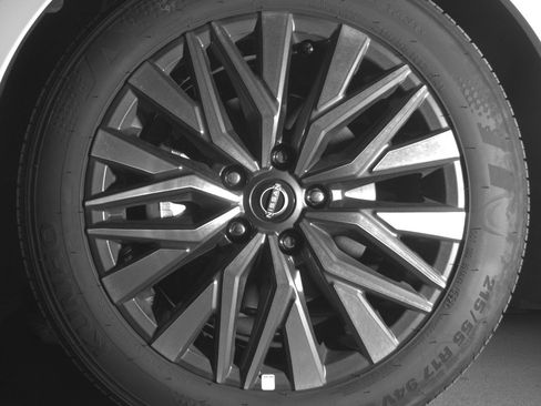 Used 2025 Nissan Altima 2.5 SV FWD image 12