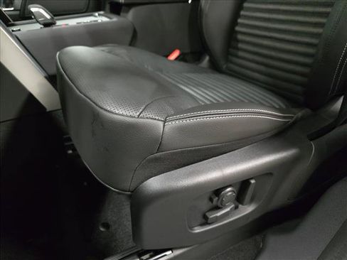 New 2026 Land Rover Discovery Limited Edition AWD/4WD image 30