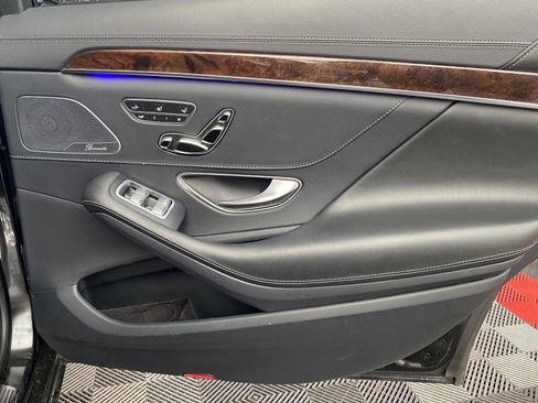 Used 2019 Mercedes-Benz S 560 4MATIC Sedan w/ Premium Package image 11