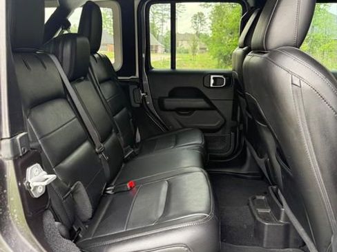 Used 2021 Jeep Wrangler Unlimited Sahara image 7