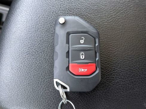 Used 2024 Jeep Gladiator Mojave AWD/4WD image 28