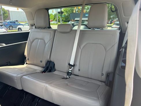 Used 2024 Ford Expedition Limited AWD/4WD image 13