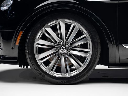 Used 2022 Bentley Bentayga Speed AWD/4WD image 19