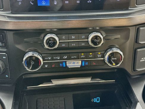 Used 2023 Ford F250 Lariat w/ Sport Appearance Package AWD/4WD image 17