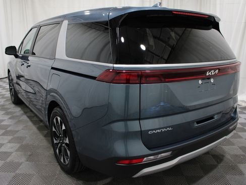 Used 2023 Kia Carnival EX FWD image 27