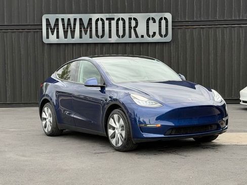 Used 2023 Tesla Model Y Long Range AWD/4WD image 1