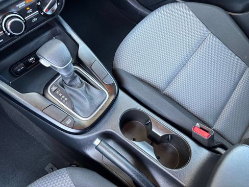Used 2025 Kia Soul LX w/ LX Technology Package FWD image 39