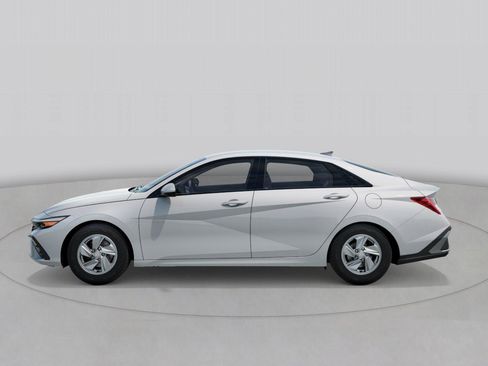 New 2026 Hyundai Elantra SE FWD image 3