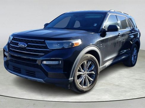 Used 2020 Ford Explorer XLT w/ Equipment Group 202A image 3