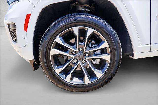 Used 2023 Jeep Grand Cherokee Overland AWD/4WD image 9