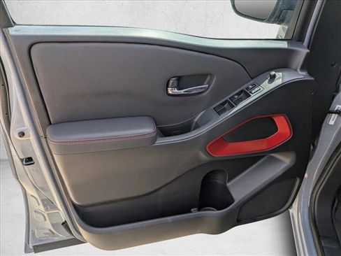 Used 2024 Nissan Frontier Pro-X image 8