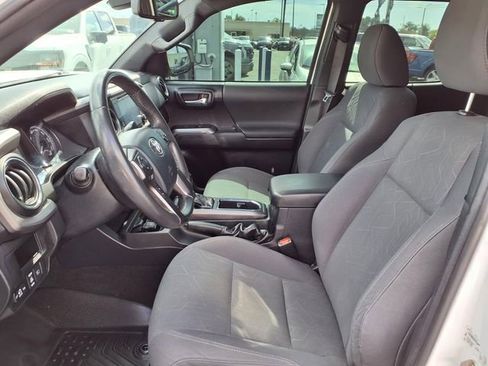 Used 2019 Toyota Tacoma TRD Sport w/ Technology Package image 14