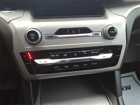 Used 2023 Ford Explorer XLT w/ Class IV Trailer Tow Package image 20