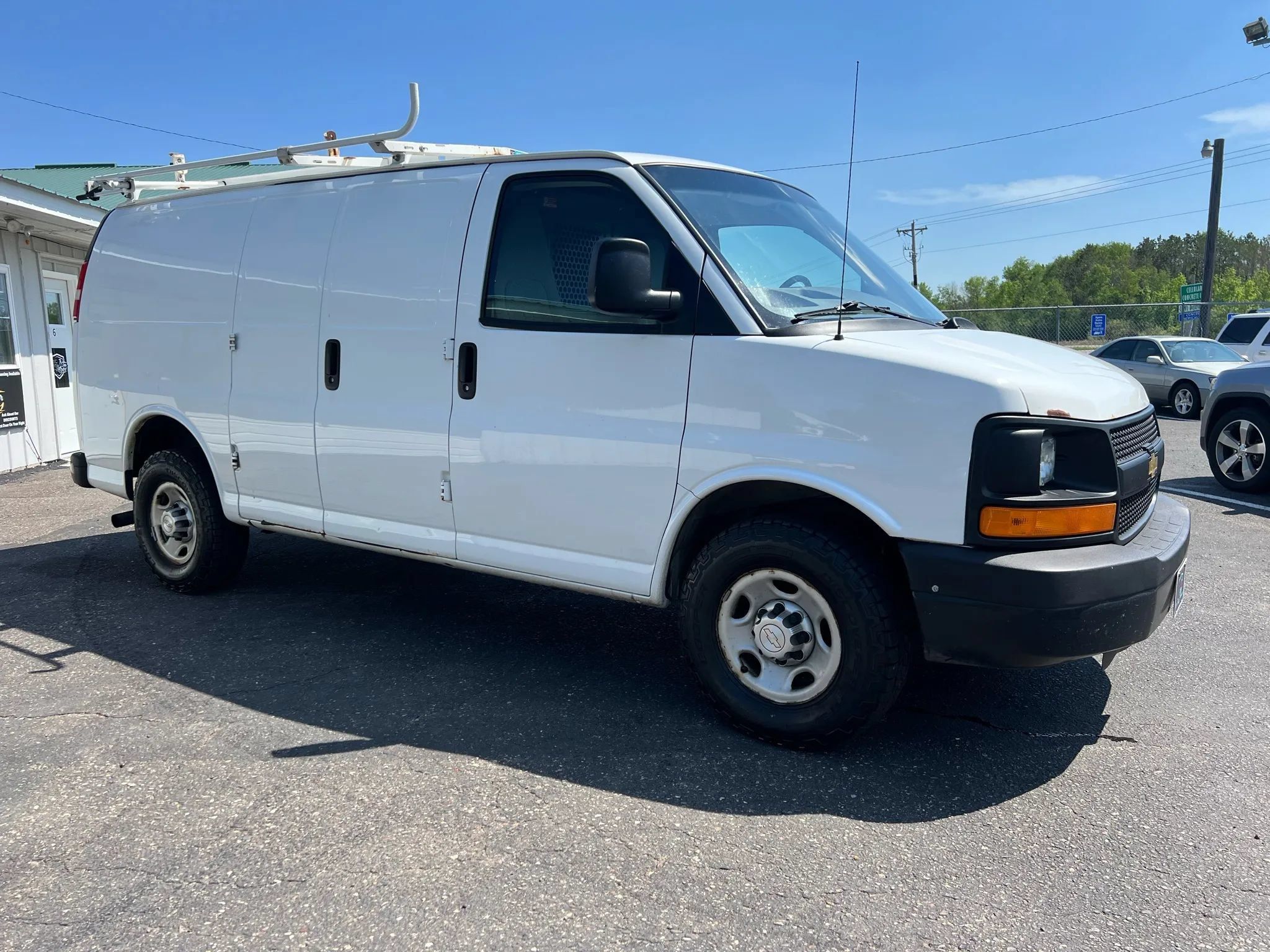 Used 2015 Chevrolet Express 2500 RWD image 3