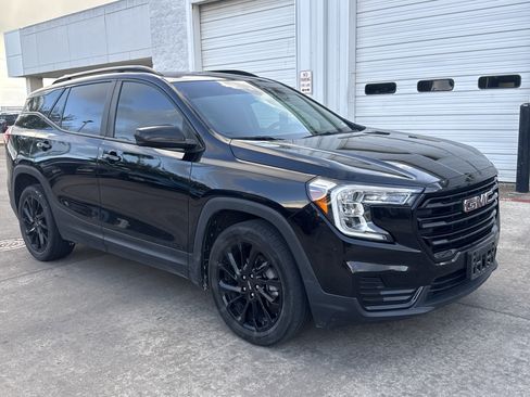 Used 2023 GMC Terrain SLE w/ Driver Convenience Package image 14