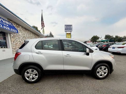 Used 2018 Chevrolet Trax LS FWD image 10