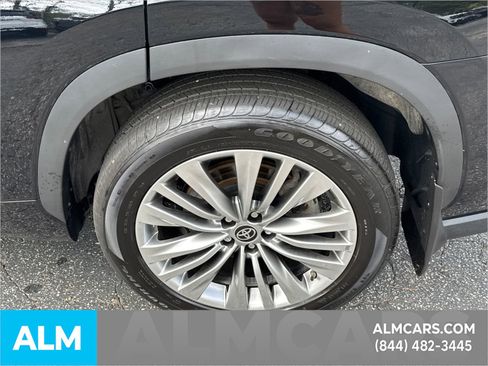 Used 2024 Toyota Highlander Limited image 25