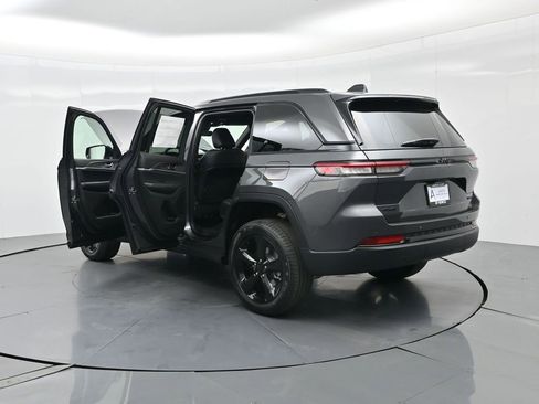 New 2025 Jeep Grand Cherokee Limited image 42