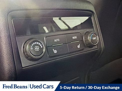 Used 2023 GMC Acadia SLT w/ Technology Package AWD/4WD image 33