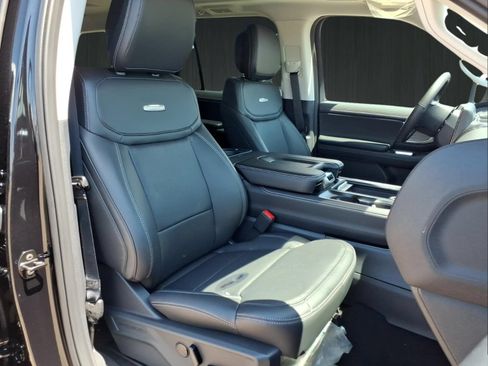 New 2026 Ford Expedition Platinum w/ Driver's Package AWD/4WD image 18