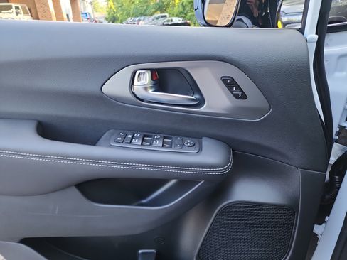 New 2026 Chrysler Pacifica Select image 10