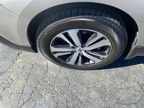 Used 2018 Subaru Outback 2.5i Limited image 6