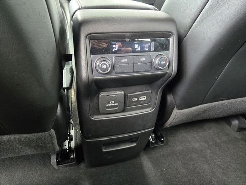 Used 2021 GMC Acadia SLT image 11