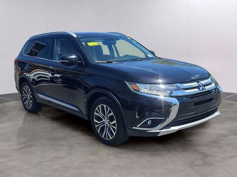 Used 2017 Mitsubishi Outlander SEL AWD/4WD image 3
